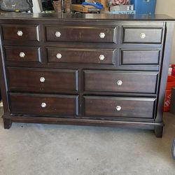 Queen Bed & Dresser With Mirror 