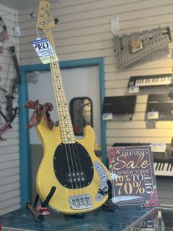 Bass Guitar Music man Sting ray