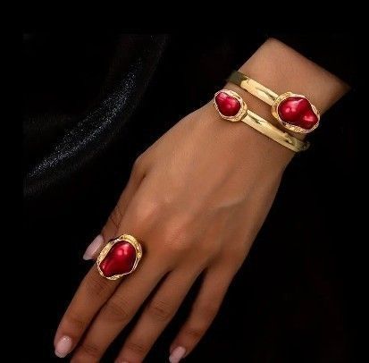 BEAUTIFUL BRACELET & RING SET  ( ADJUSTABLE RINGS ) ❤️ PRICE HAS BEEN REDUCED!!