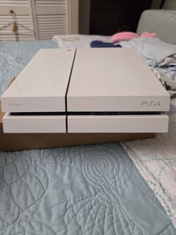 PS4 CONSOLE