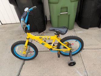 Despicable Me Minions Kids Bike with Training Wheels
