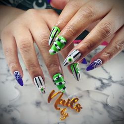 Beetlejuice Press Ons 