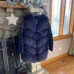 A beautiful vest with a navy blue quilted jacket. Size M-L