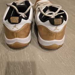 Nike Air Jordan Gold Size 11 NEEDS A GOOD CLEANING