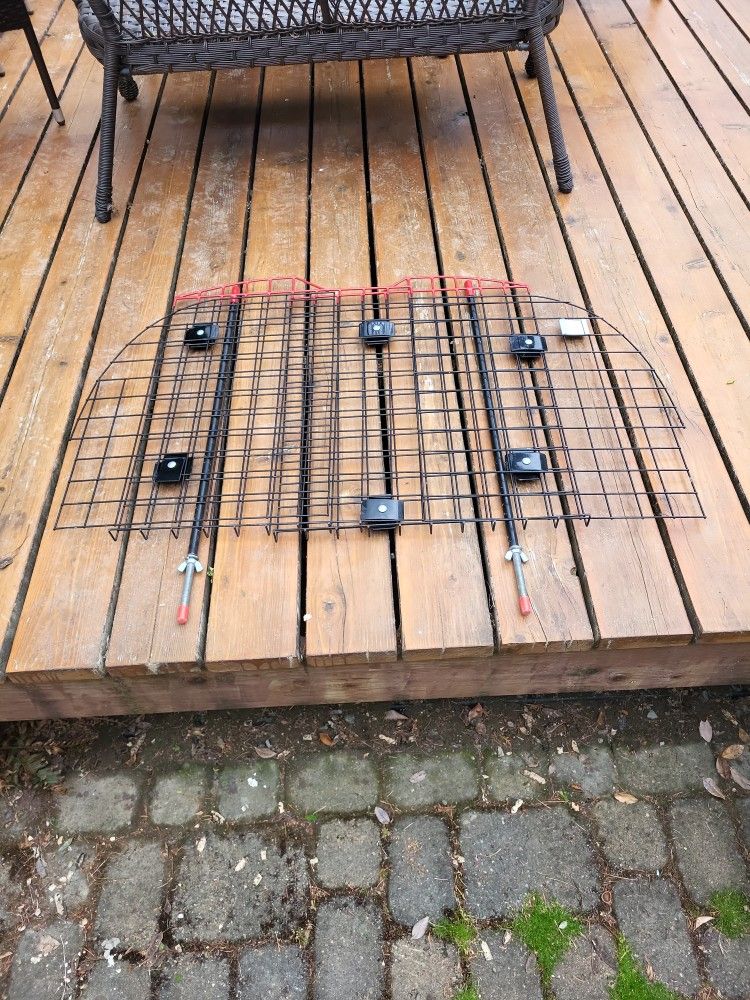 Adjustable animal gate for car