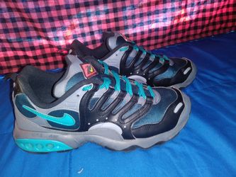Mens size 10. Terra humara nike