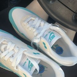 NIKE AIR MAX 