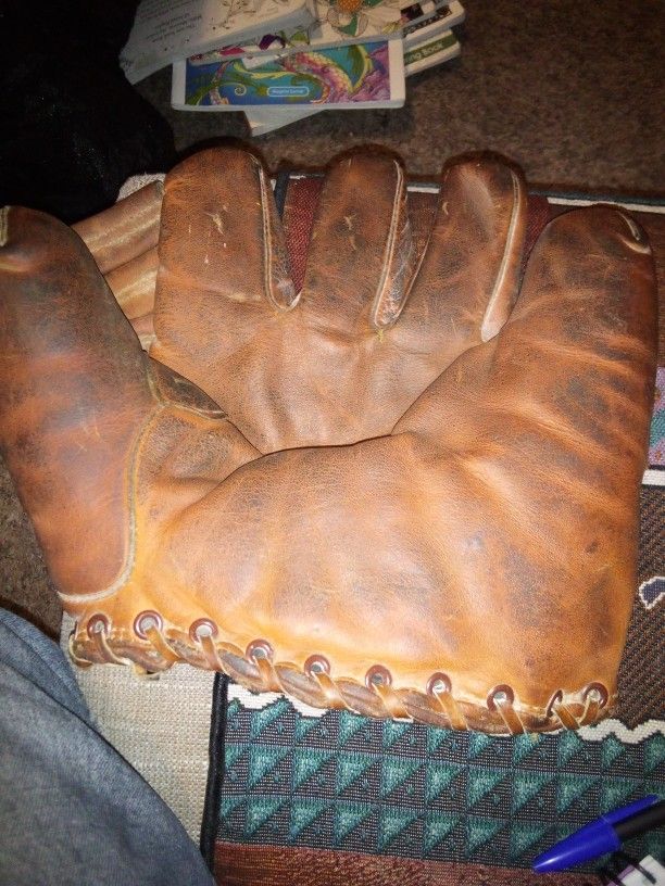 Vintage  Baseball Glove 