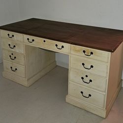 Vintage Solid Wood Desk – 9 Drawers – Sturdy & Classic