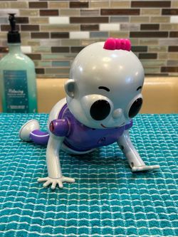 2001 Hasbro Tiger Sega Toys Robo Baby, an interactive robot,  crawls and talks