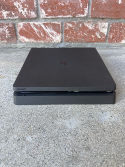 PS4 console only / PlayStation 4 console only