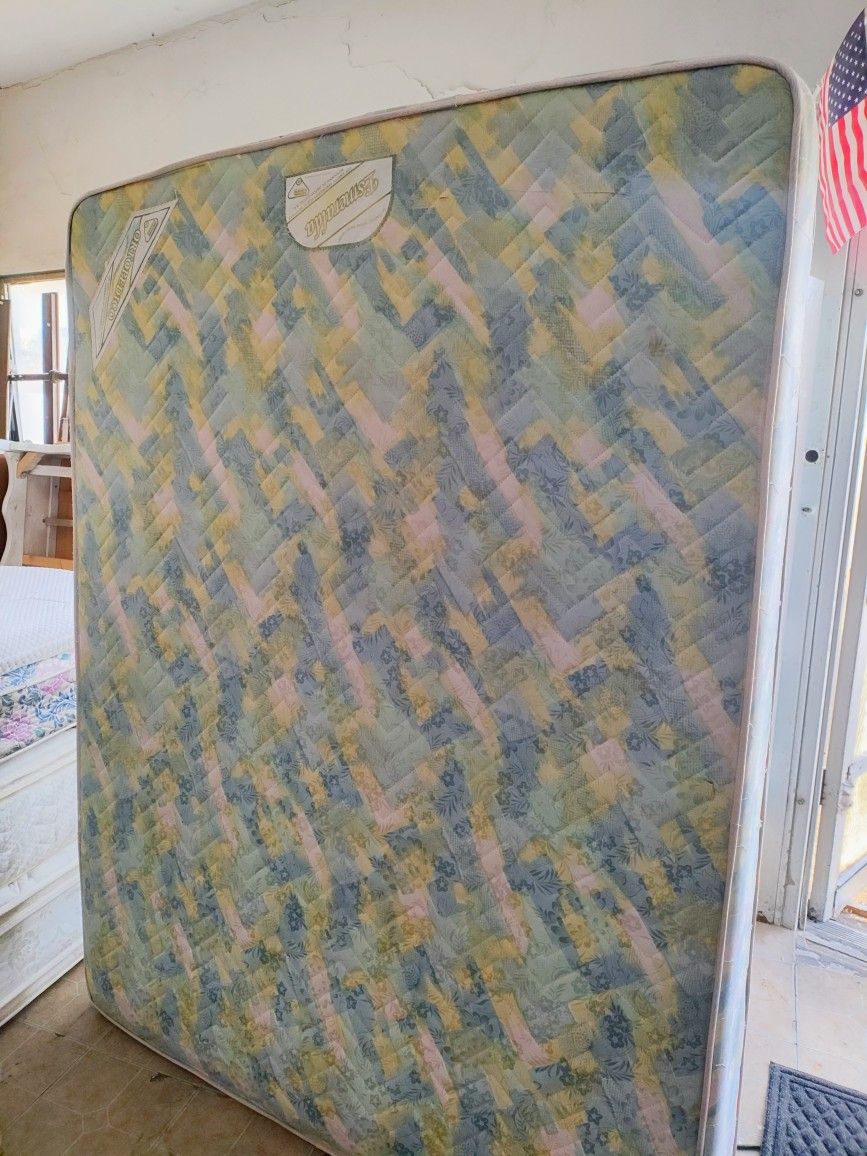 Used Queen Mattress Only 🌙