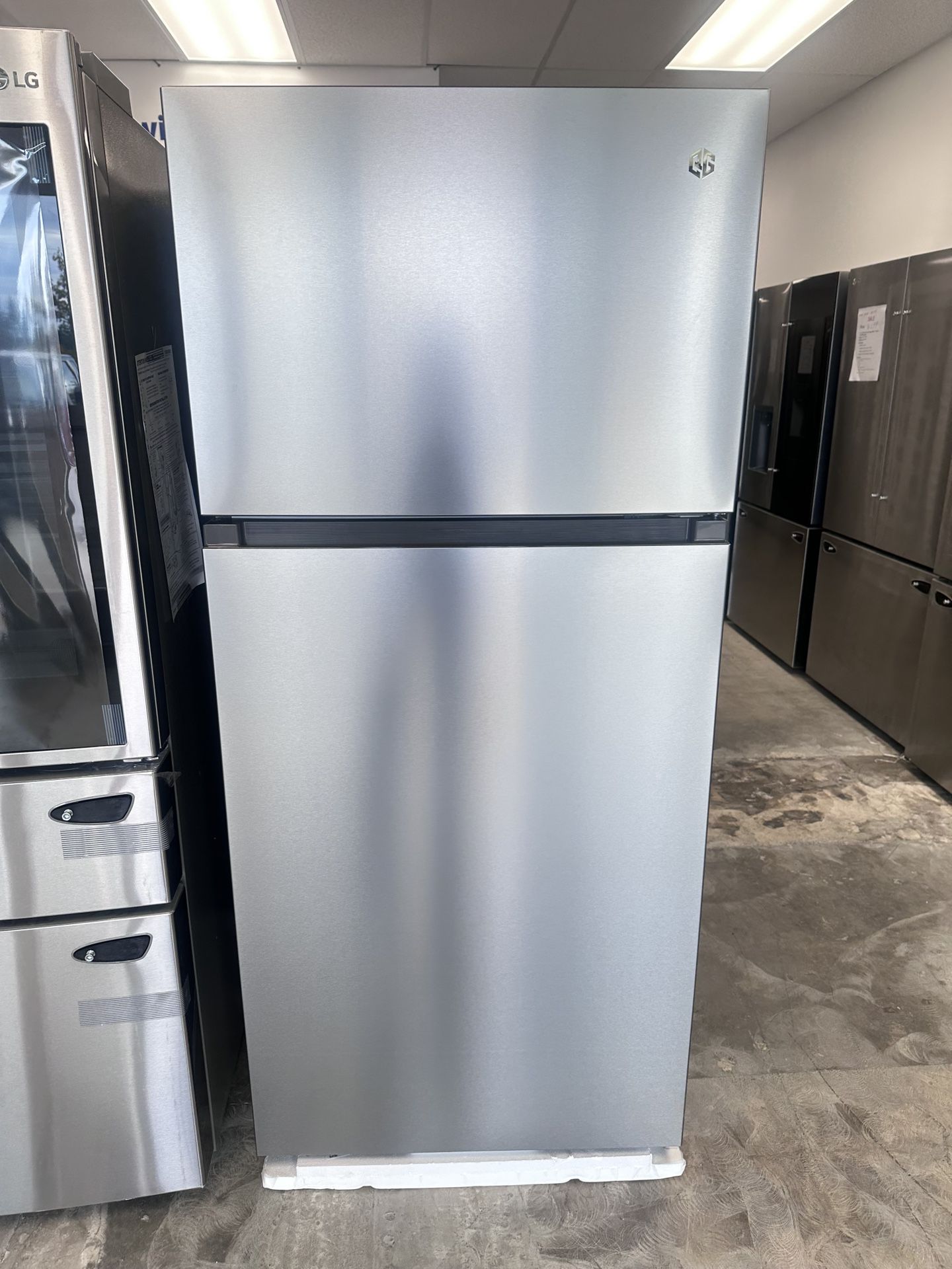 30” Wide Top Freezer New In Box 