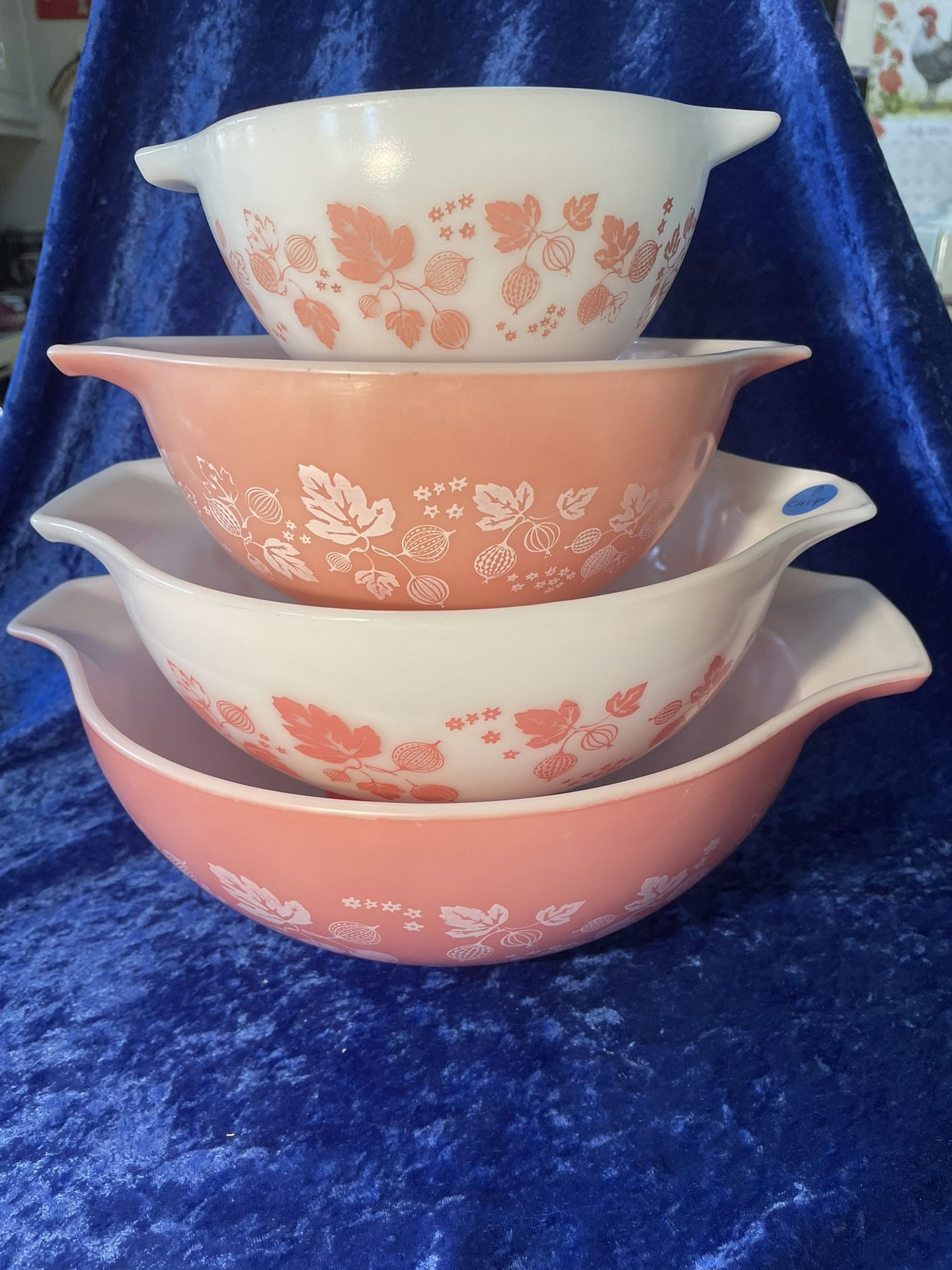 Pyrex 1950’s (MCM) Pink “Gooseberry” Pattern Cinderella Nesting Bowls. Nice Condition