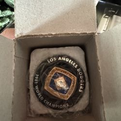 Dodgers 1981 World Series Replica Ring