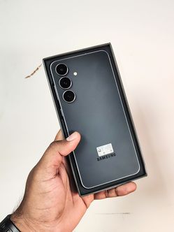 Samsung S25FE 128GB unlocked to any carrier (open box) never been used - On special cash deal $439