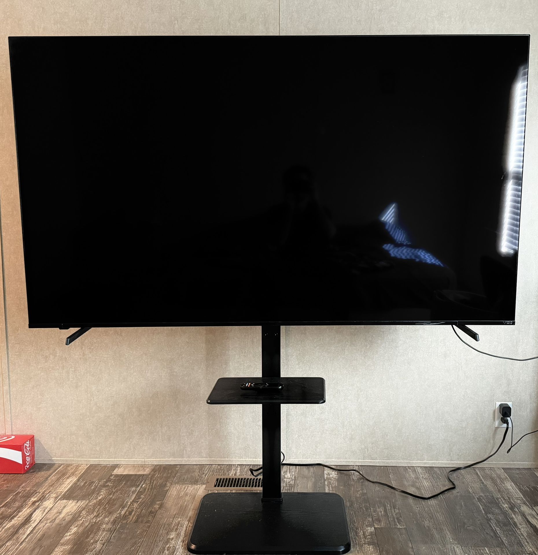 Tv 75” Vizio Quantum Pro With A Tv Stand