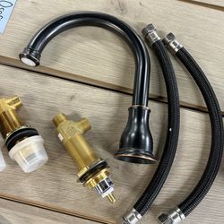 Mandouri 2-Handle Deck Mount Roman Tub Faucet in Bronze