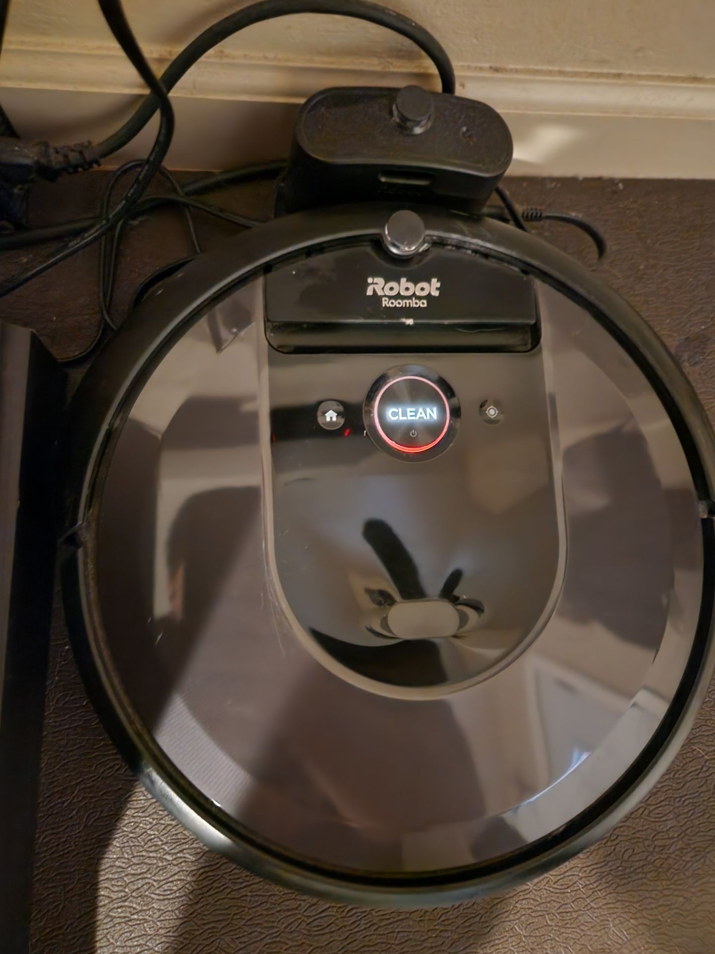 iRobot - Roomba i7 Wi-Fi Connected Robot Vacuum - Charcoal
