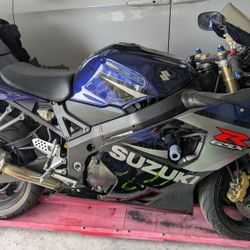 2005 Suzuki GSX-R750 – Clean, Fast, and like new!