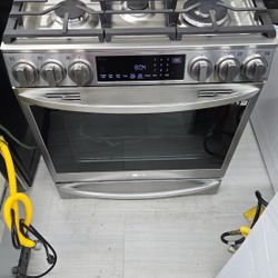 Lg Slid In Gas Stove 5 Burner Like New 