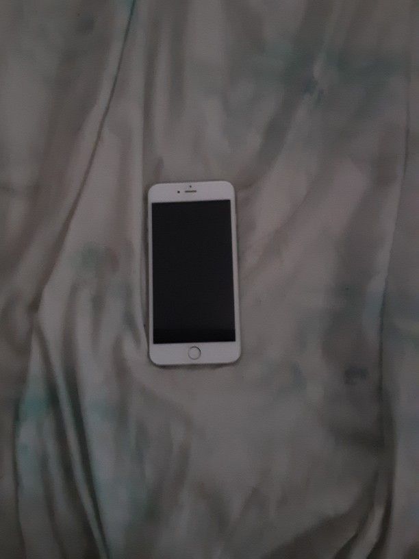 IPhone 6s Plus But It Needs A New Screen