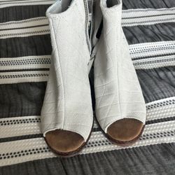 Tom’s Open Tor Booties Size 6.5
