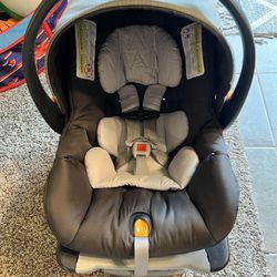 Chicco Keyfit 30 Infant Carseat & Base 
