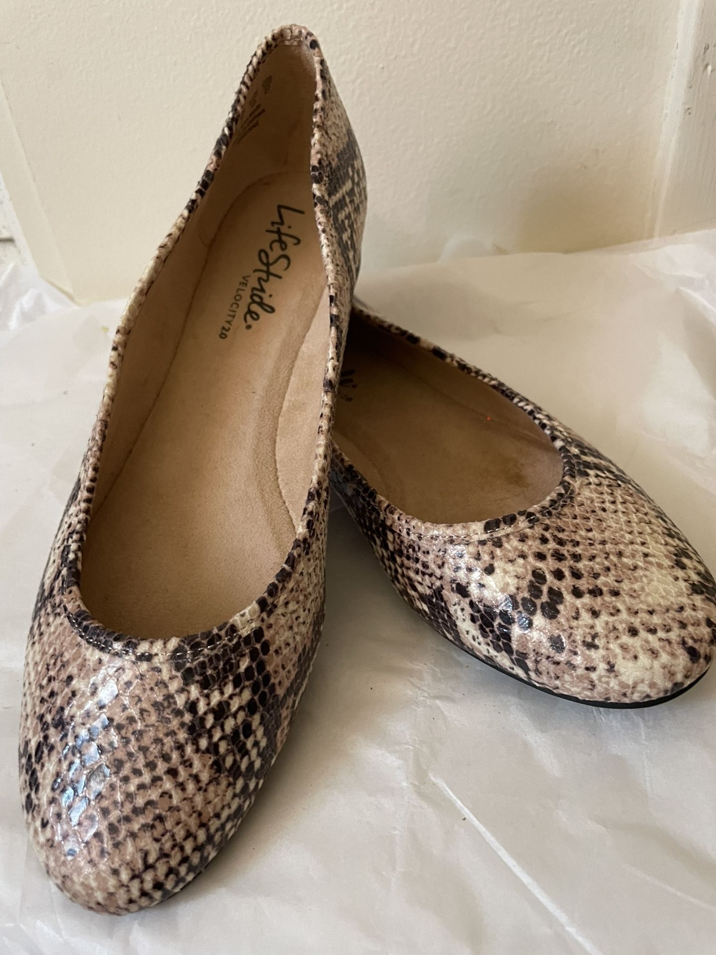 $20 Size 10 LifeStride Comfort Flats