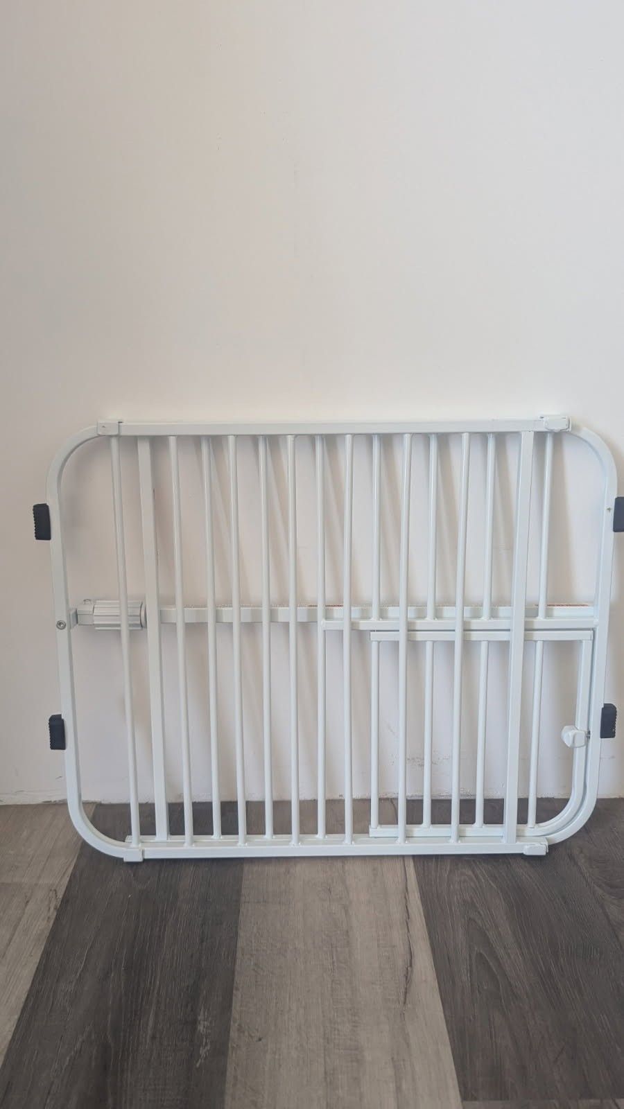 Carlson Pet Products Expandable Gate 22-38Wx18H White New