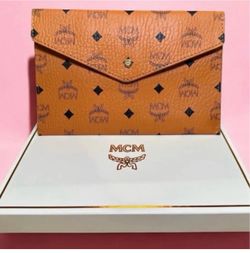 MCM envelope clutch cognac