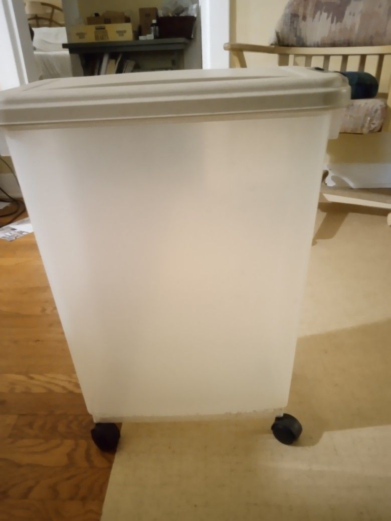 Pet Food Container