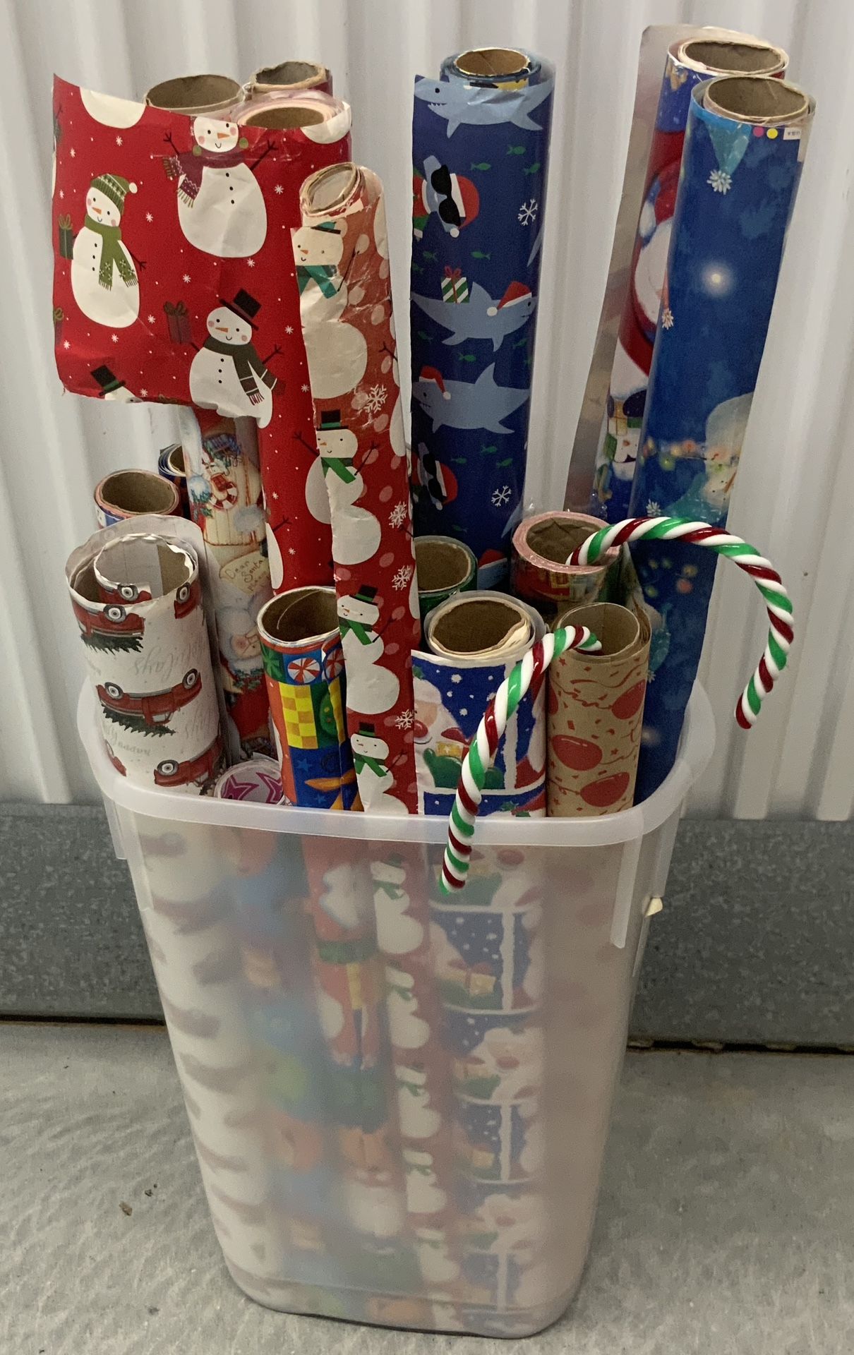 💘 A Bucket Full of Christmas Wrapping Paper... 🚚MOVING OUT OF STORAGE📦