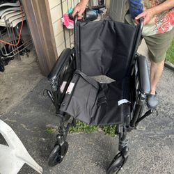 Foldable wheel chair