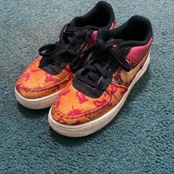 Nike, airforce 1 Low Premium "Chinese New Year", Gym Red/Orange Peel-Black (features a red, orange, and black pattern, Size 5.5Y