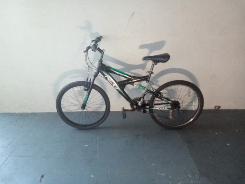 BICYCLE NEXT 18 SPEED SIZE 24 BRAND NEW