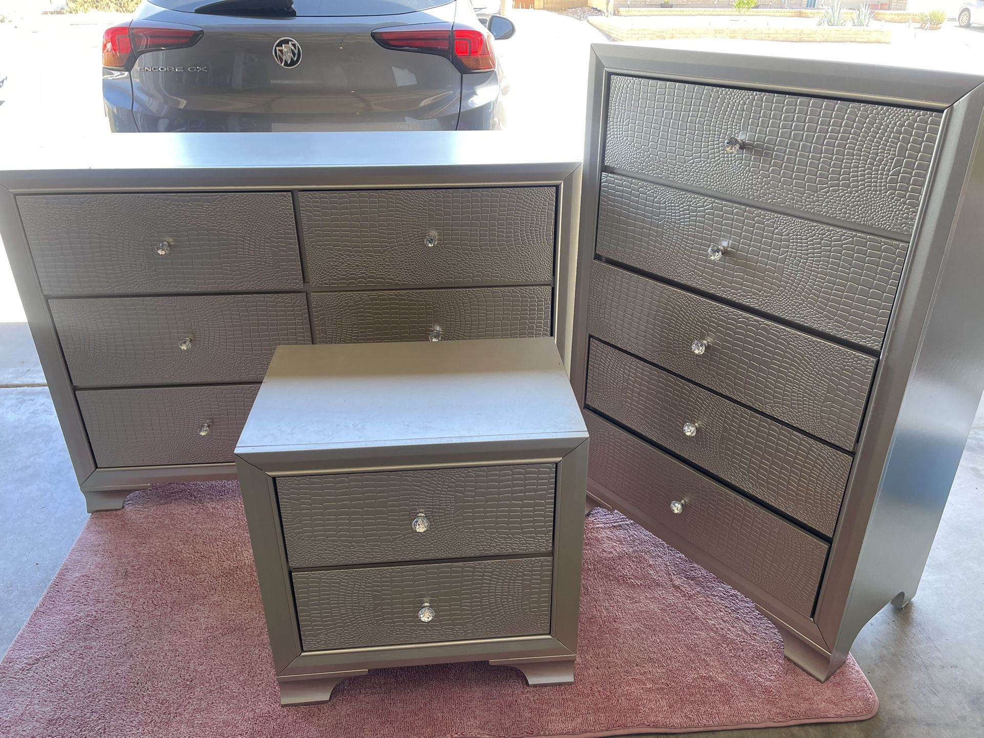 Dresser set