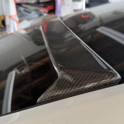 Model Y Rear Tailgate Window Spoiler (Solid Version) - Real Molded Carbon Fiber - Glossy - Wet Look