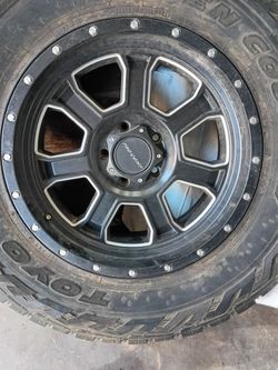 20" Pro Comp Wheel with Toyo 37x13.50R20 Tire