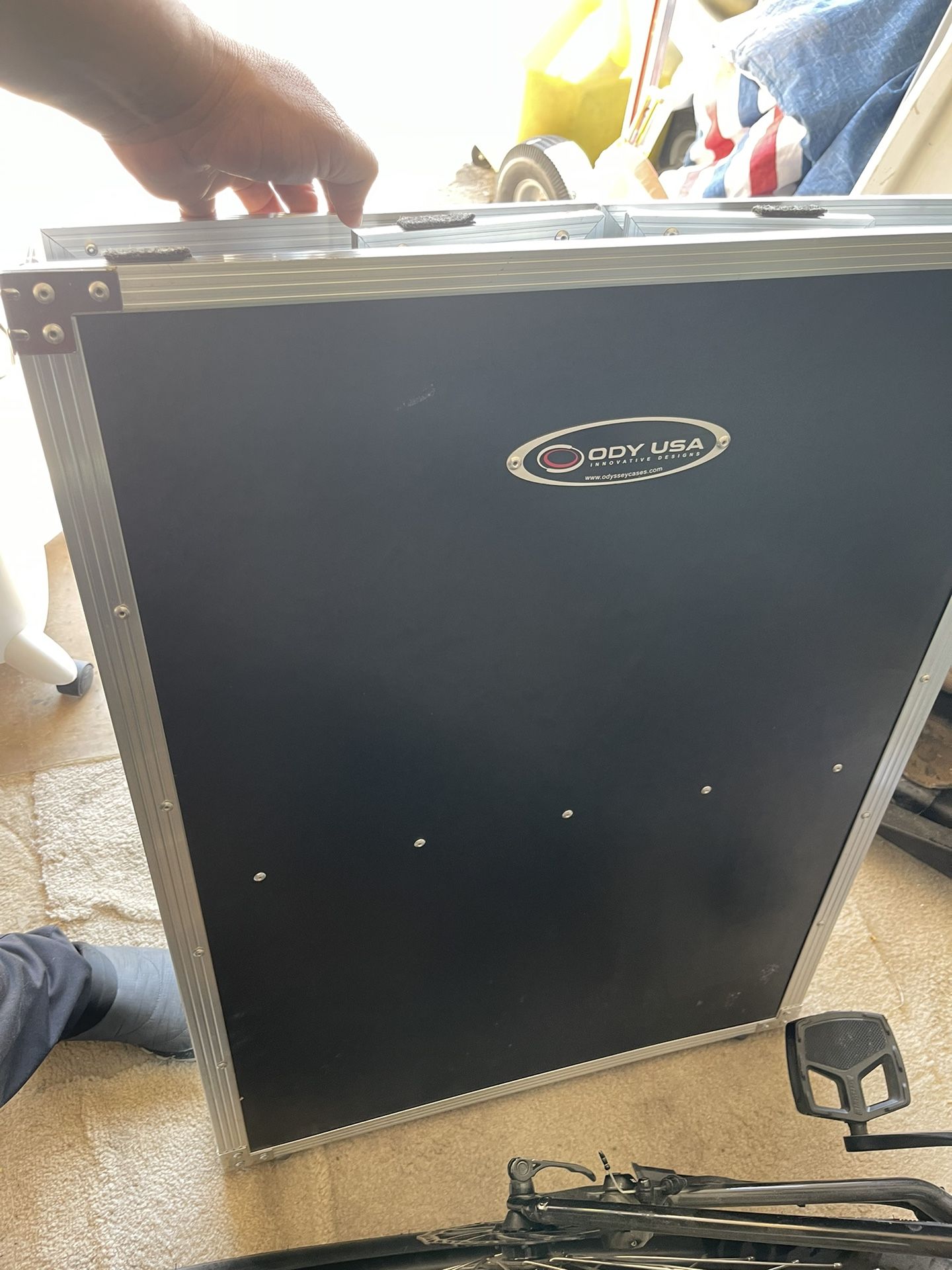 ODYSSEY 26″ Wide x 36″ Tall DJ Fold-out Stand