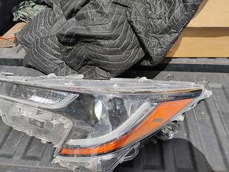 2021 Toyota Corolla Driver Side Headlight OEM