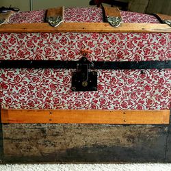 Extremely Cool Antique Trunk!!!