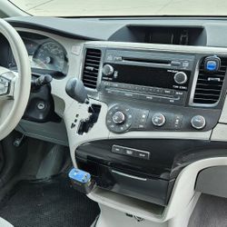 Toyota Sienna 2011 SE
