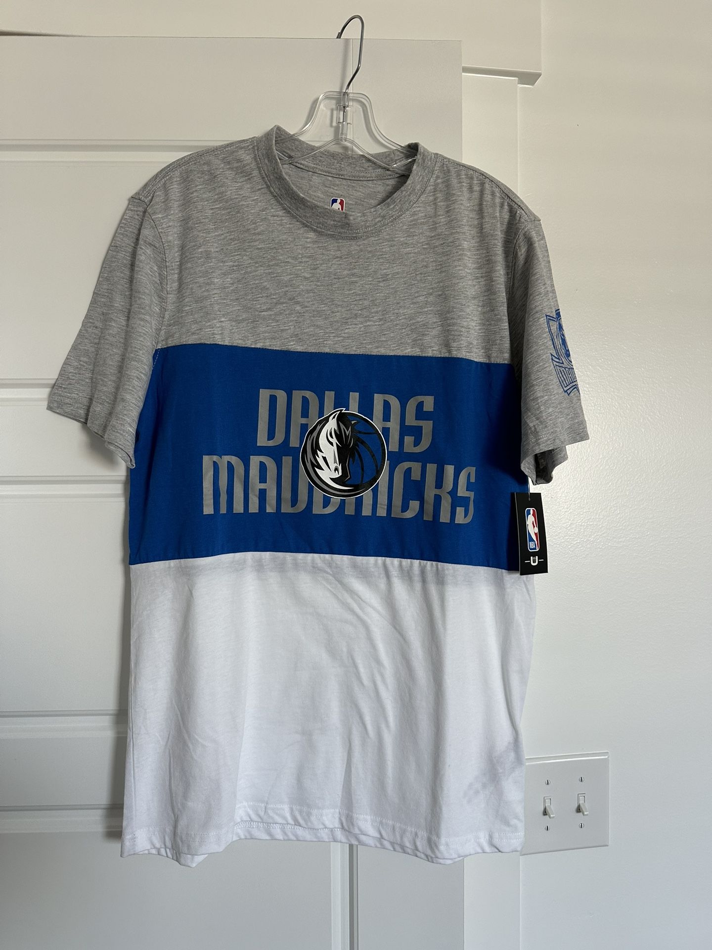 NBA DALLAS MAVERICKS Men's Shirt Size Medium