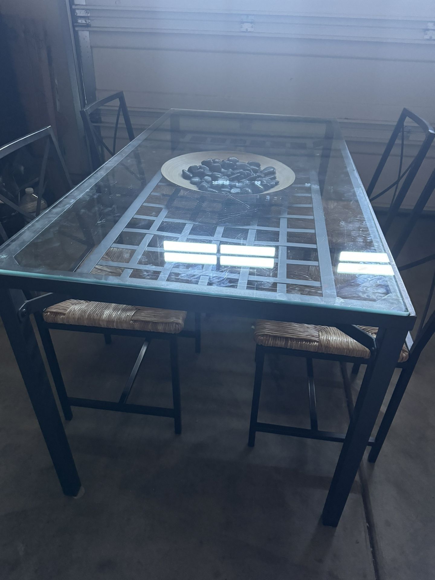 Dining/Kitchen Table 4 Seats