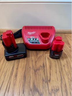 Milwaukee M12 12-Volt 4.0Ah and 2.0Ah Battery Packs and Charger -NEW-
