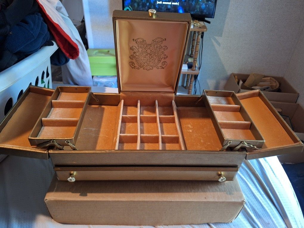 VTG Lady Buxton 3 Tier Jewelery Box