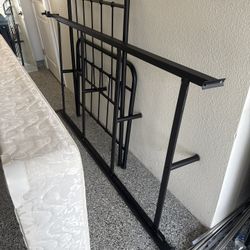 Twin bed 