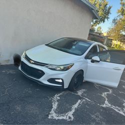 2017  Chevy Cruz Hatchback 