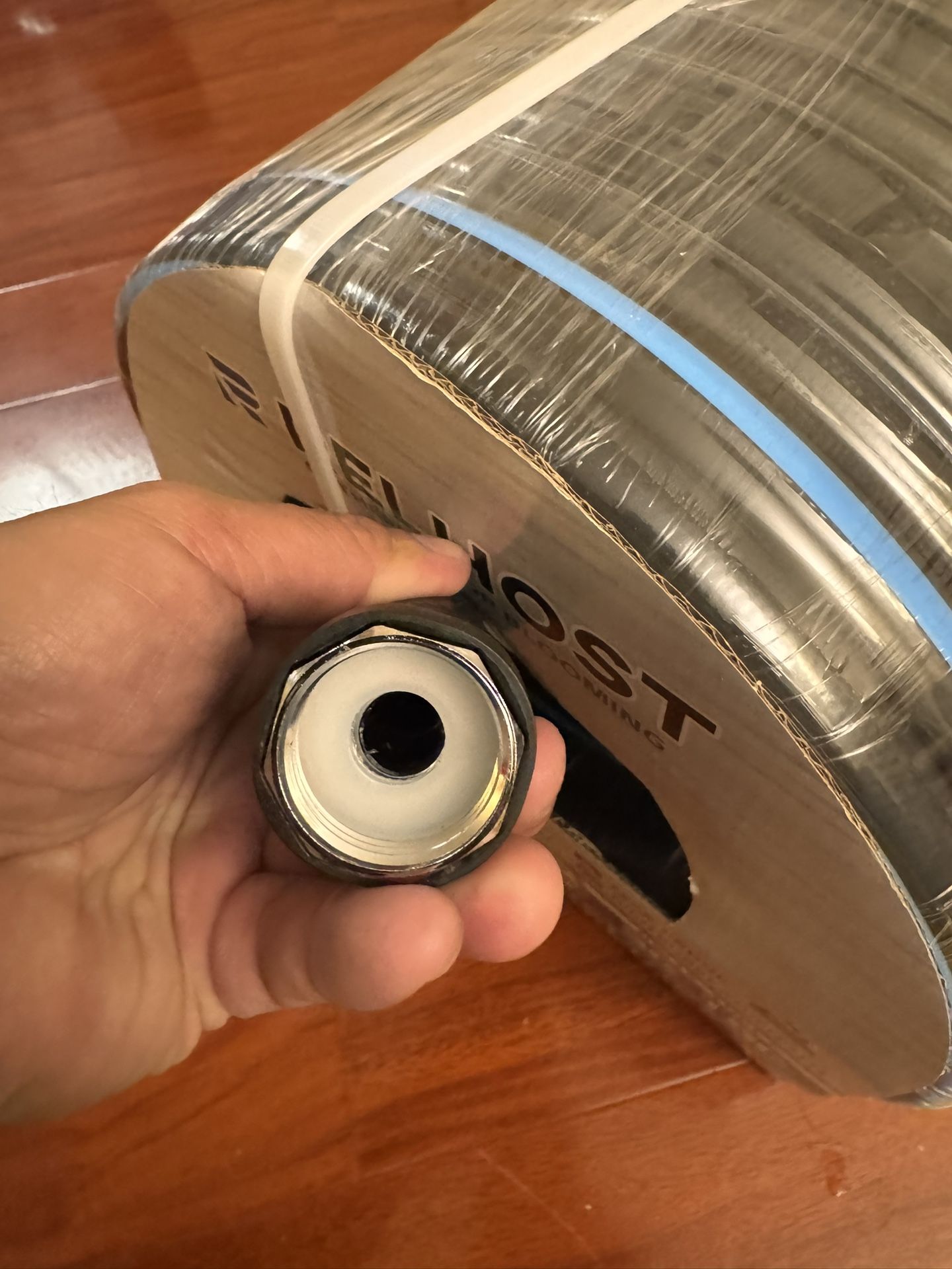 Garden Hose 100 ft x 5/8", Flexible Heavy Duty Water Hose with 360° Swivel Handle, Durable & Leak-Resistant, Ideal for Home Garden, Car Wash, or Profe